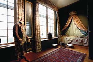 Twenty rooms: private collection of Mrs Elias-Vaes