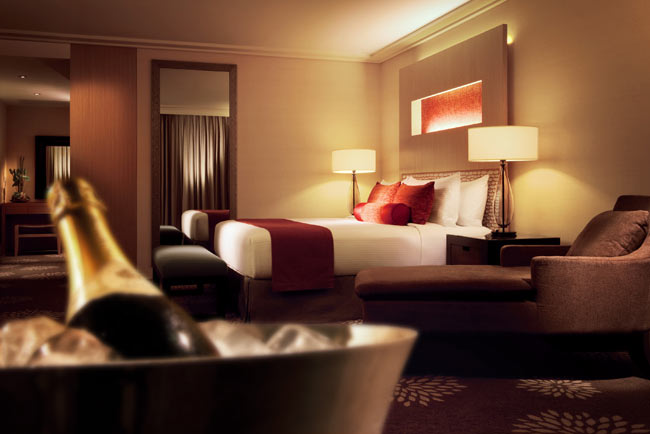 Singapura-Suite---Main-Bedroom