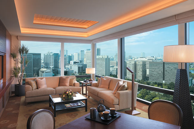 Deluxe-Suite-Living-Room