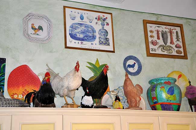 Villa-Michaela_roosters