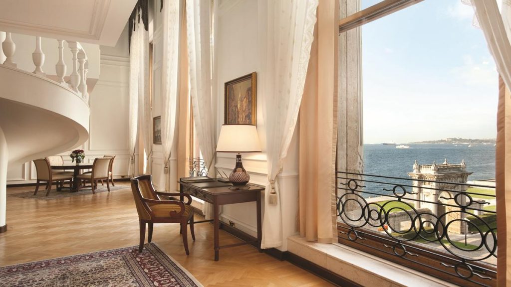 slider_two-bedroom-corner-palace-suitei