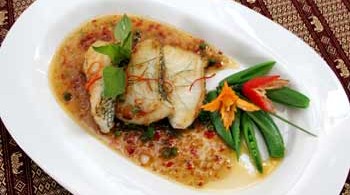 Pla Cod Phad Prig Daeng