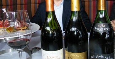 Carlos-Martinez-Bujanda_with-wines