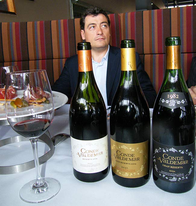 Carlos-Martinez-Bujanda_with-wines